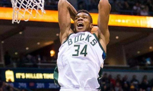  字母哥,蝉联MVP奖项,雄鹿官宣续约五年  