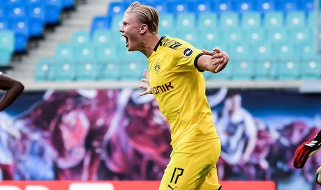  哈兰德替补登场梅开度救主  