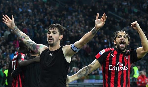  AC米兰防线送礼遭绝杀  